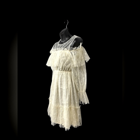 NWOT, S Betro, Cream Lace Dress With Cold Shoulder, Small - Picture 10 of 10